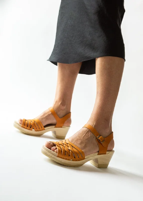 Mid Heel Weave Clogs – Apricot