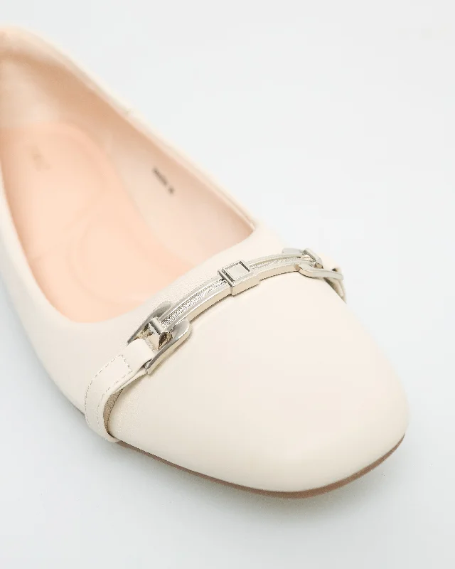 Tomaz NN330 Ladies Silver Buckle Heels (Cream)