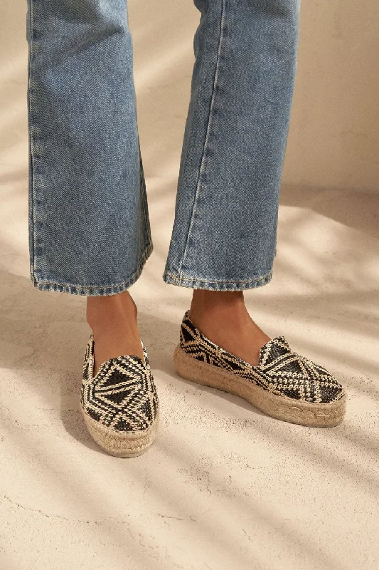 Yucatán espadrilles, black triangles on natural